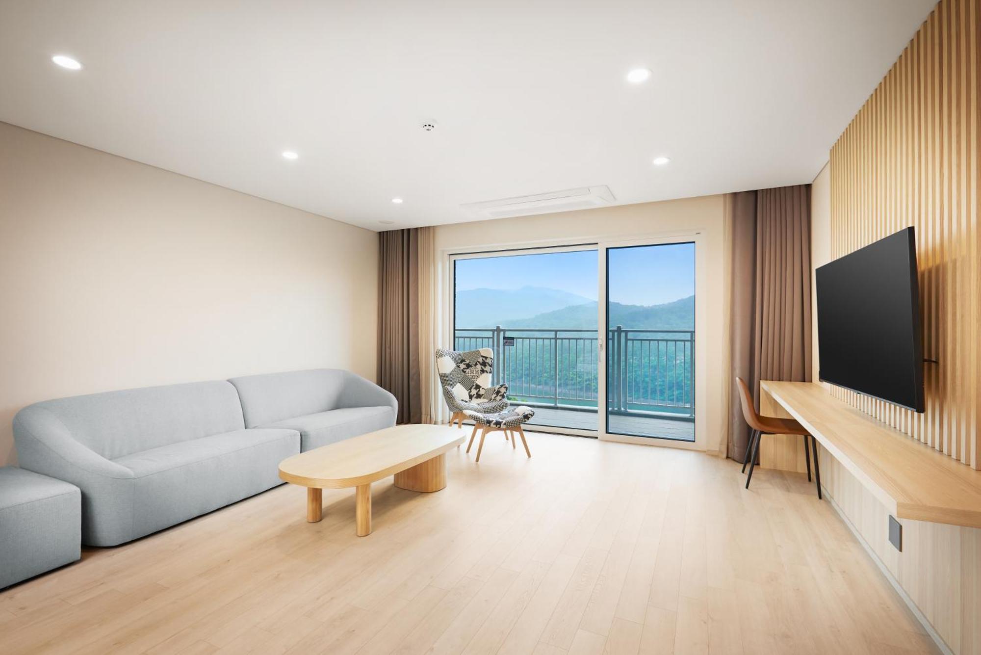Belle Fore Resort Jeungpyeong Bagian luar foto